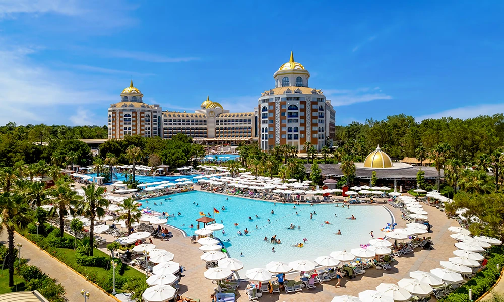 Transfer vom Flughafen Antalya nach Delphin Be Grand Resort