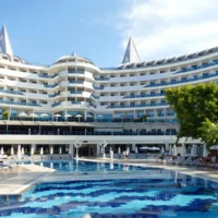 Transfer vom Flughafen Antalya nach Delphin Botanik Platinum Hotel