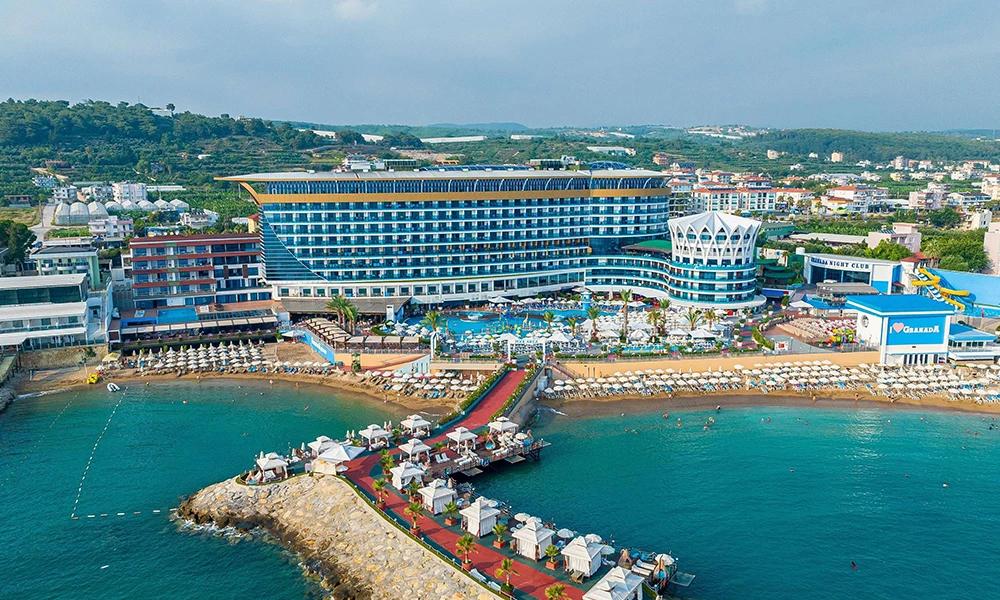 Transfer vom Flughafen Antalya nach Granada Luxury Okurcalar
