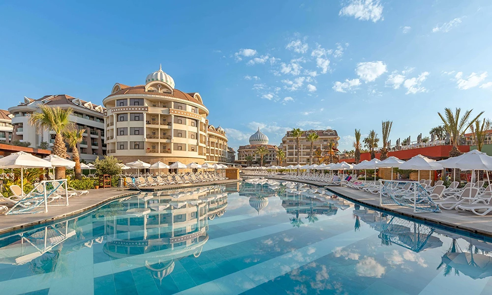 Transfer vom Flughafen Antalya nach Kirman Belazur Resort & Spa