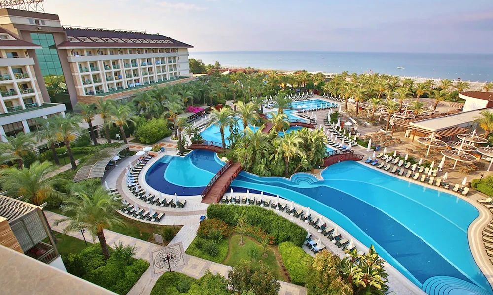 Transfer vom Flughafen Antalya nach Sunis Kumköy Beach Resort Hotel & Spa