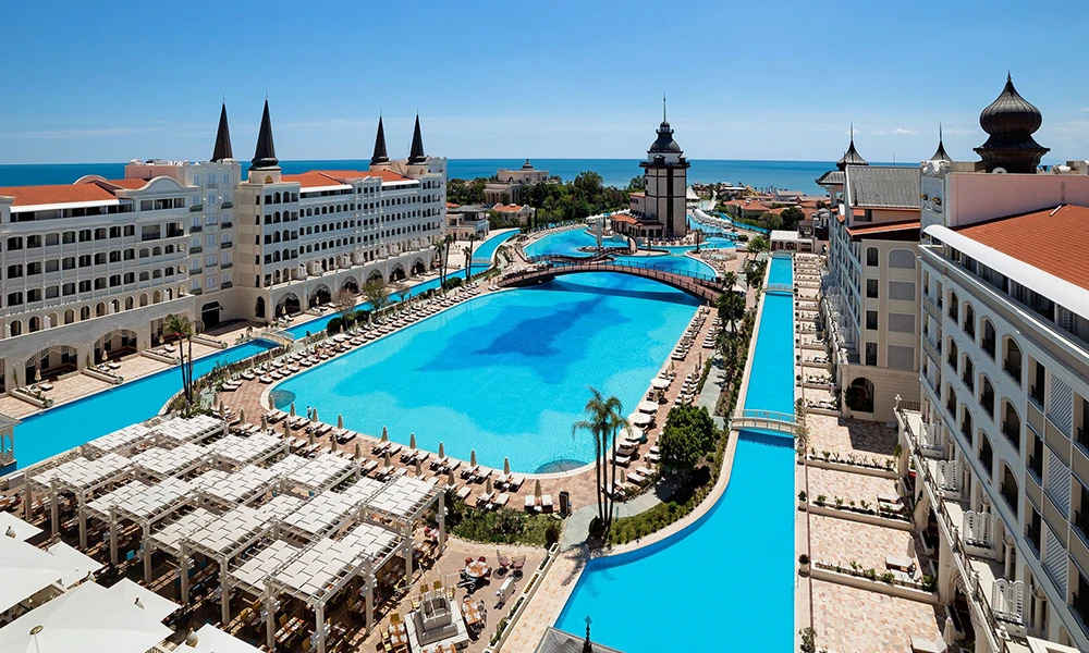 Transfer vom Flughafen Antalya nach Titanic Mardan Palace